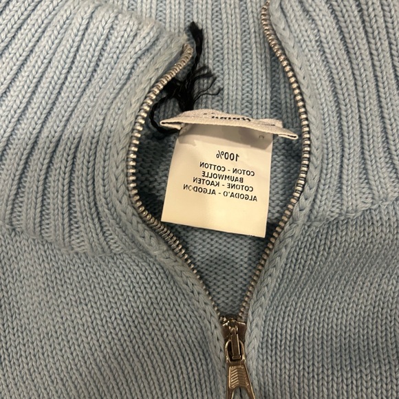 Light blue sweater. - Picture 5 of 6